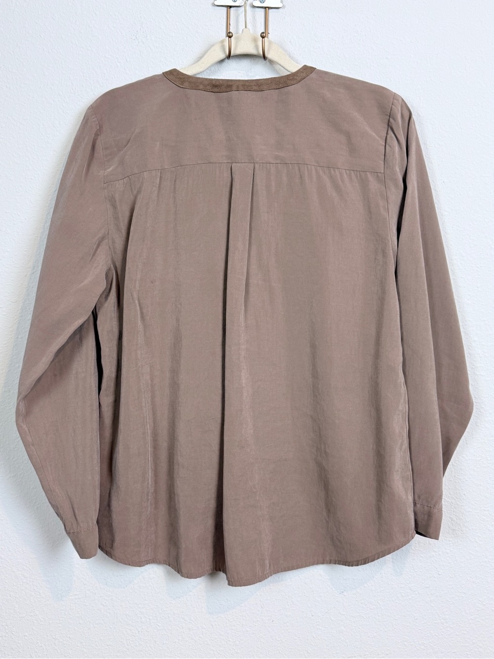 Chico's Tan Snap Front Long Sleeve Shirt 1/S - Picture 4 of 9